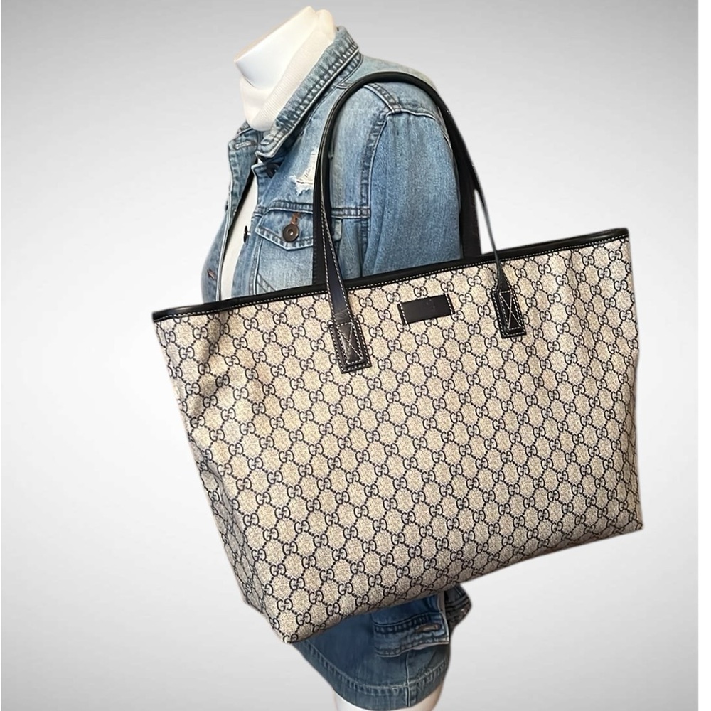 A314- 💯% authentic Gucci shoulder bag - Picture 2 of 16